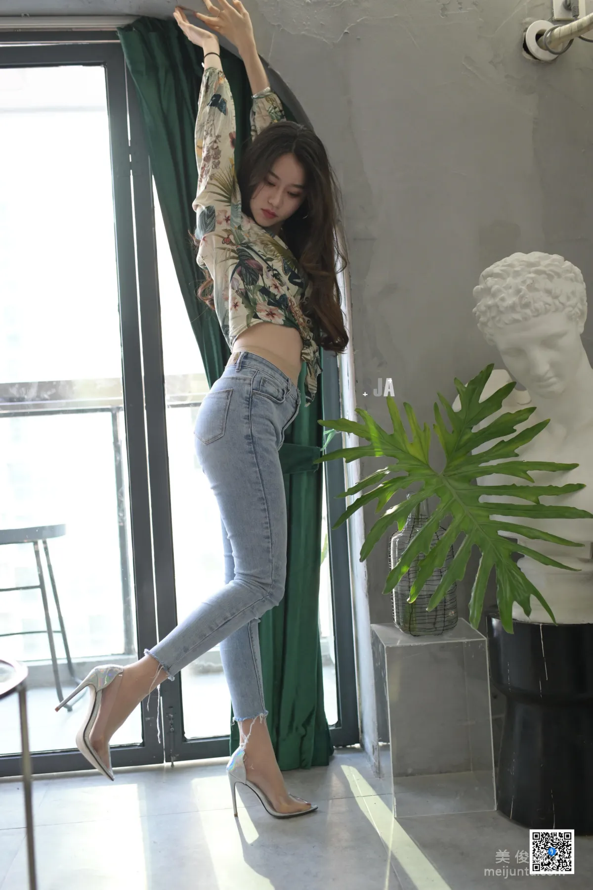 [SJA] New Issue SJA013 Jia Ye, River, Tight Jeans and Beautiful Legs Photos photo 5