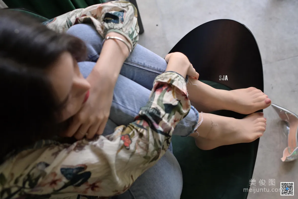 [SJA] New Issue SJA013 Jia Ye, River, Tight Jeans and Beautiful Legs Photos photo 2