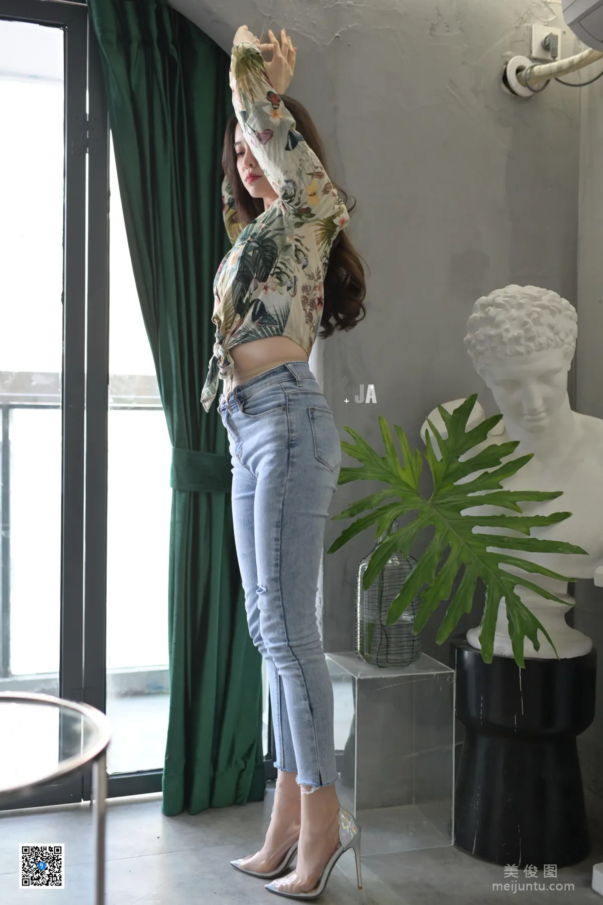 [SJA] New Issue SJA013 Jia Ye, River, Tight Jeans and Beautiful Legs Photos photo 14