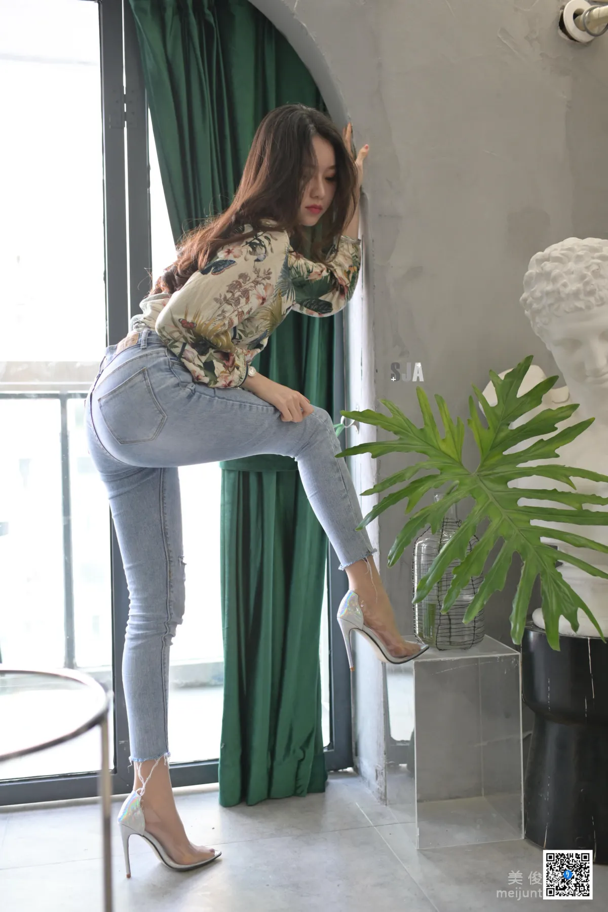 [SJA] New Issue SJA013 Jia Ye, River, Tight Jeans and Beautiful Legs Photos photo 19