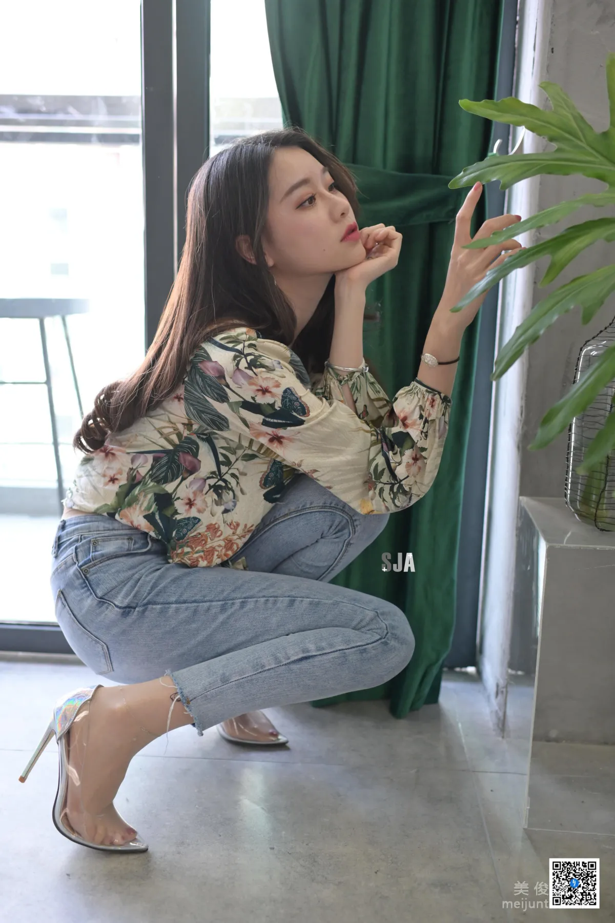[SJA] New Issue SJA013 Jia Ye, River, Tight Jeans and Beautiful Legs Photos photo 29