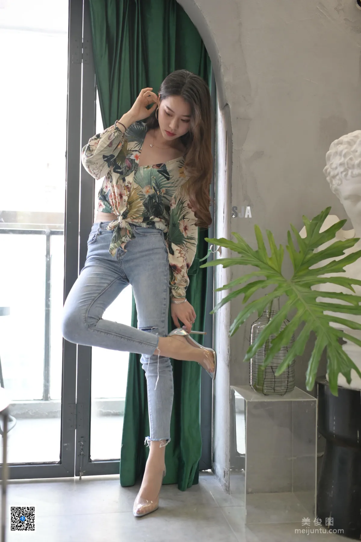 [SJA] New Issue SJA013 Jia Ye, River, Tight Jeans and Beautiful Legs Photos photo 27
