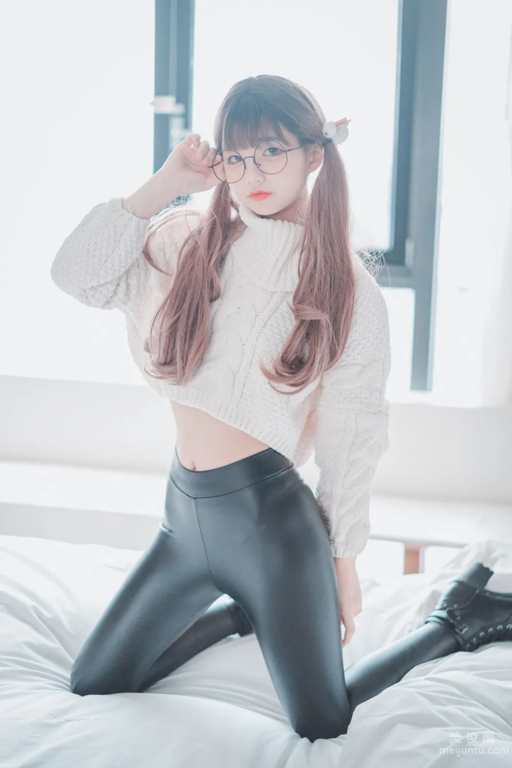 [DJAWA] Jenny - Loose and Tight White Set photo 4