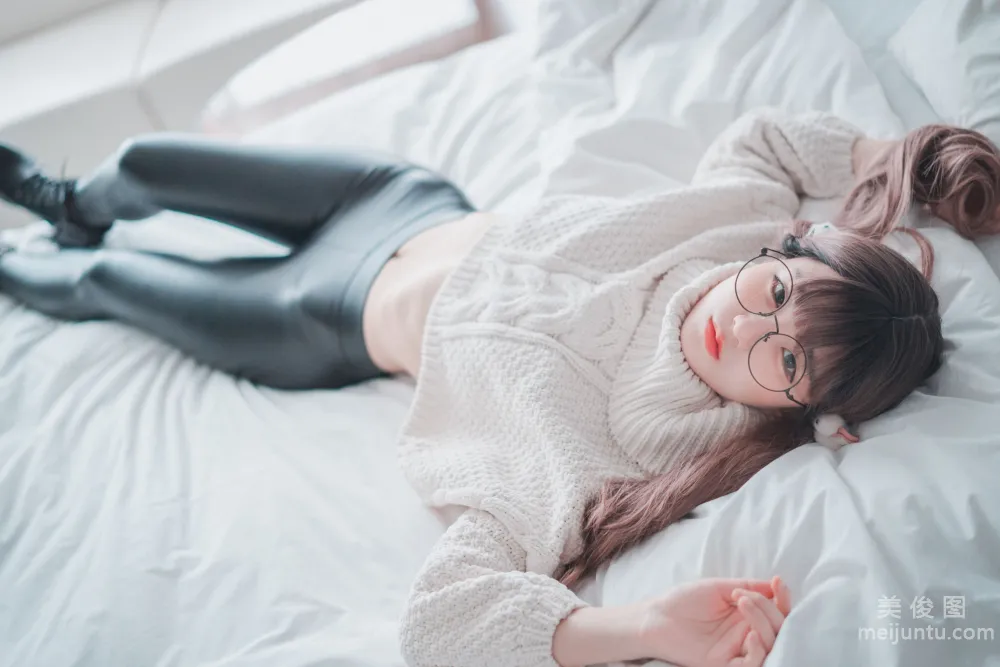 [DJAWA] Jenny - Loose and Tight White Set photo 9