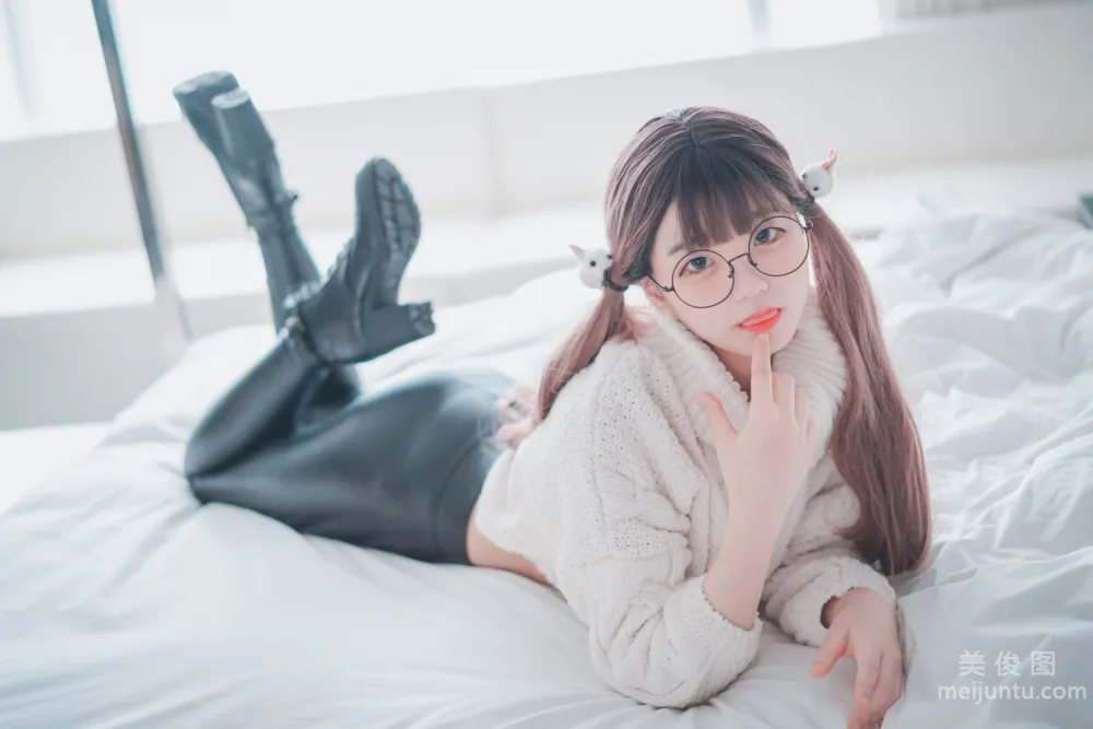 [DJAWA] Jenny - Loose and Tight White Set photo 10