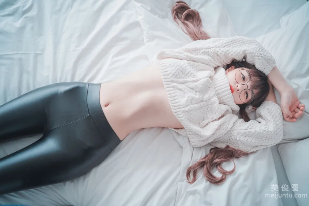 [DJAWA] Jenny - Loose and Tight White Set photo 12