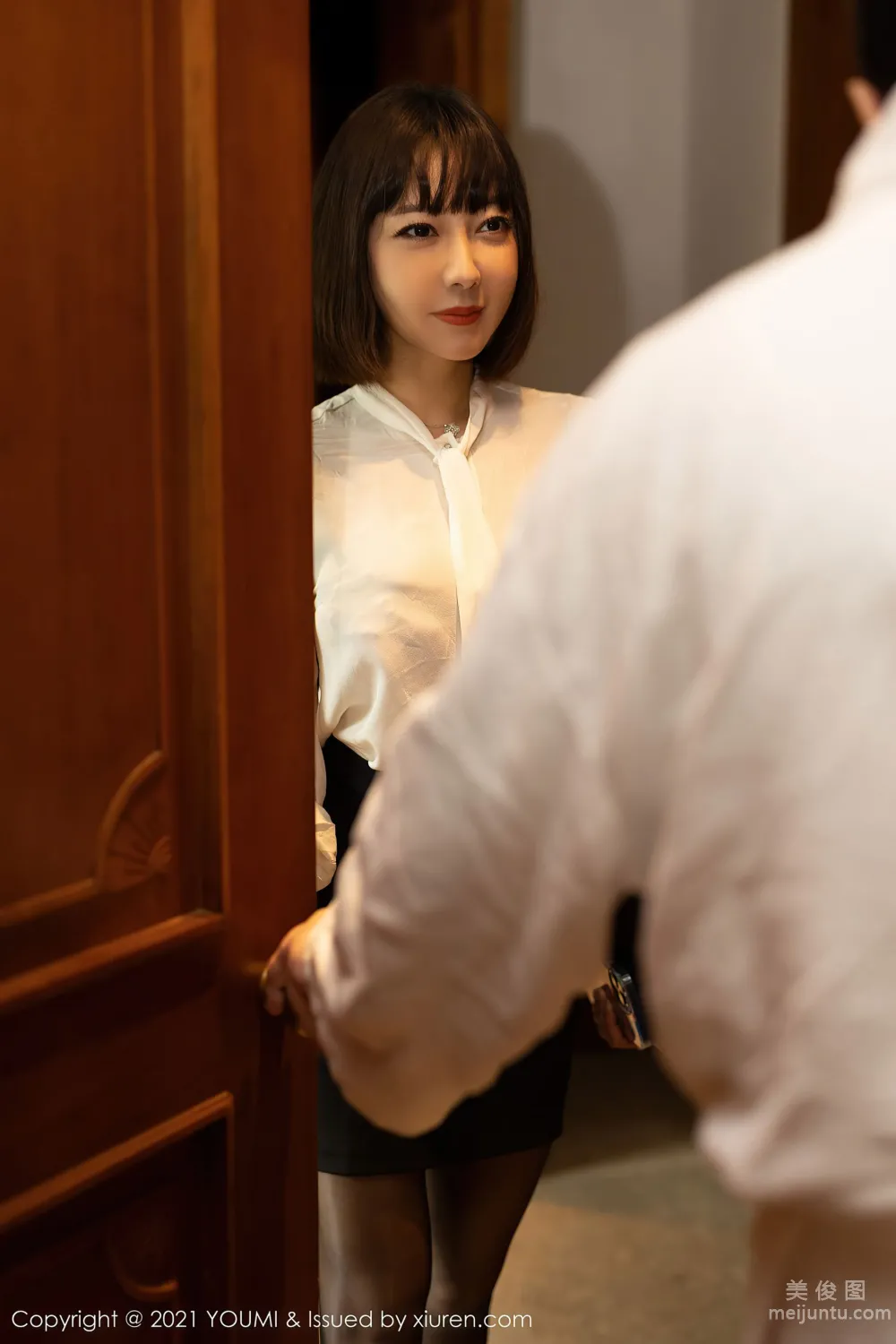 [尤蜜荟YouMi] Vol.662 果兒Victoria - 一次重要的合同簽訂主題系列 7