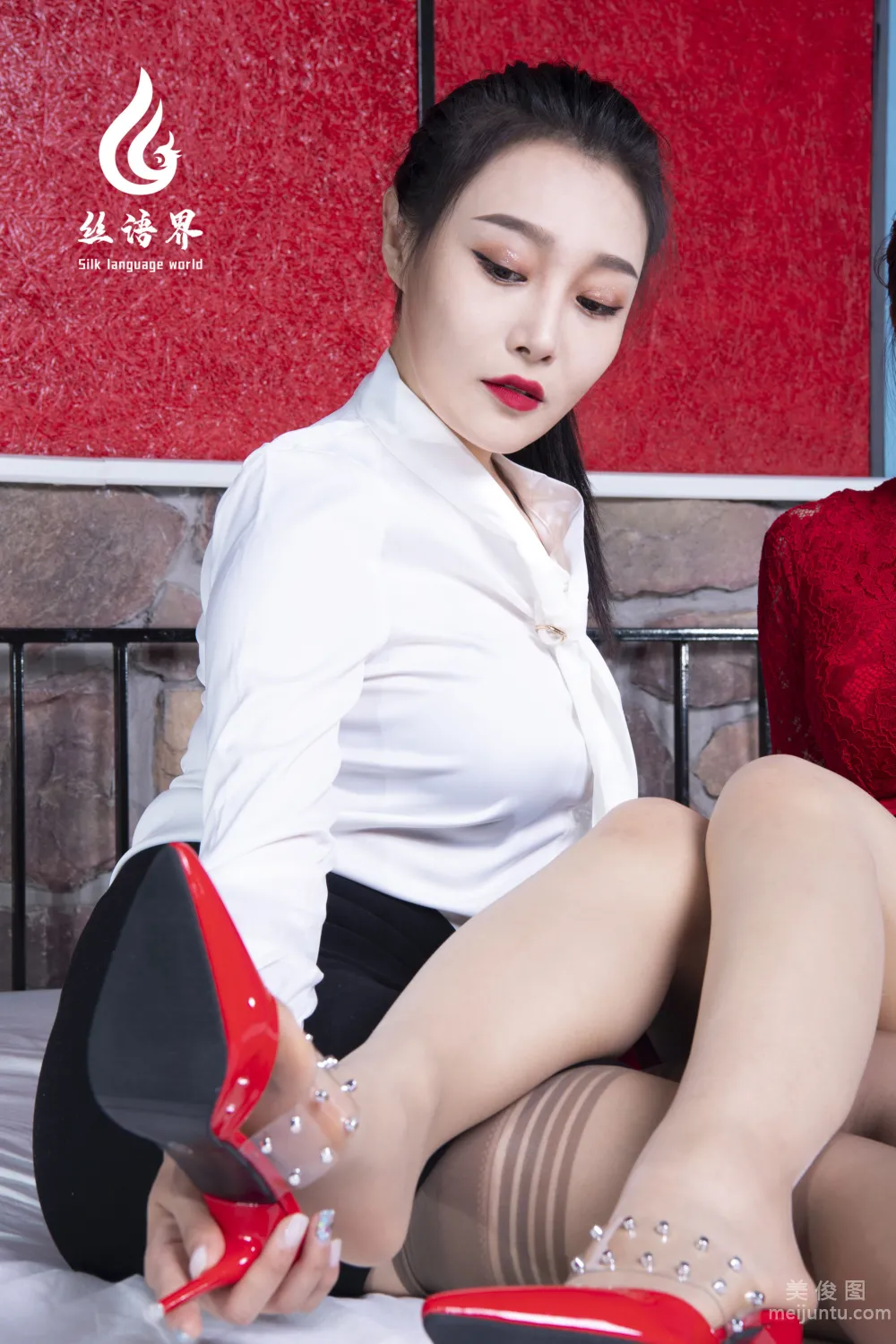 [丽柜Ligui]  Model 团子&梵妮 《绮靡双笙》  写真套图17