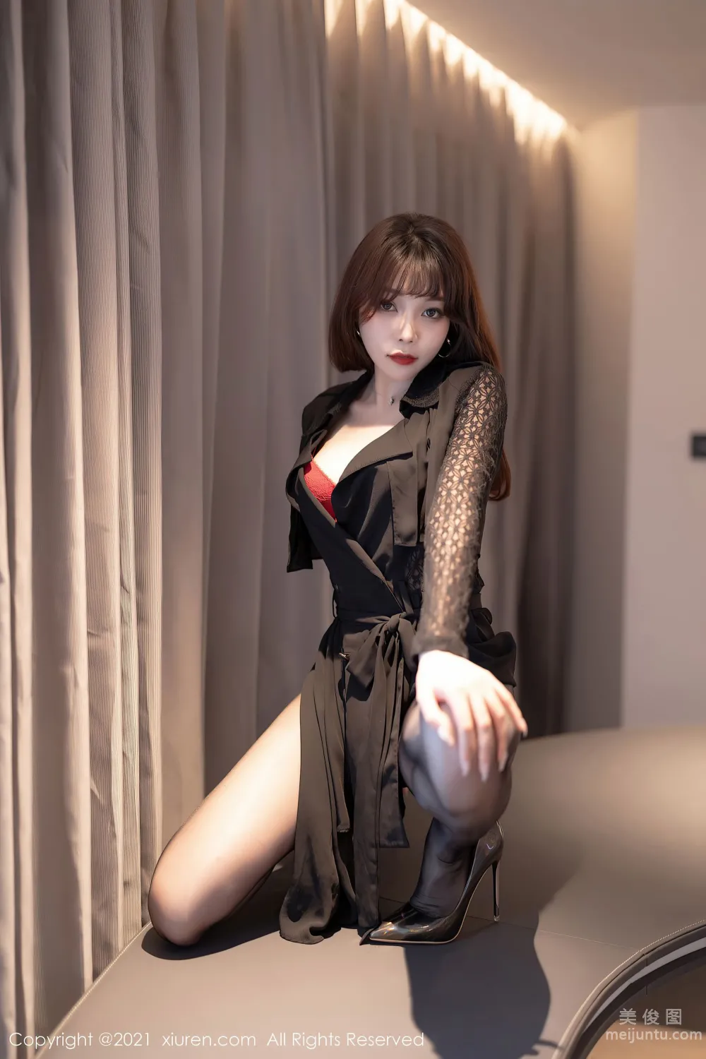 [XiuRen] No.3595 Zhizhi Booty - Fashionable and Charming Varied Outfits photo 22