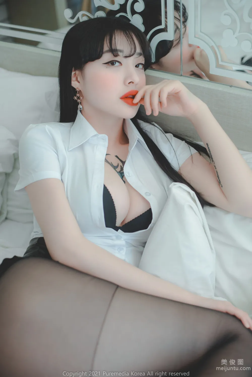 [PURE MEDIA] Vol.081 - Seolhwa - Black Stockings and Curves Temptation photo 5