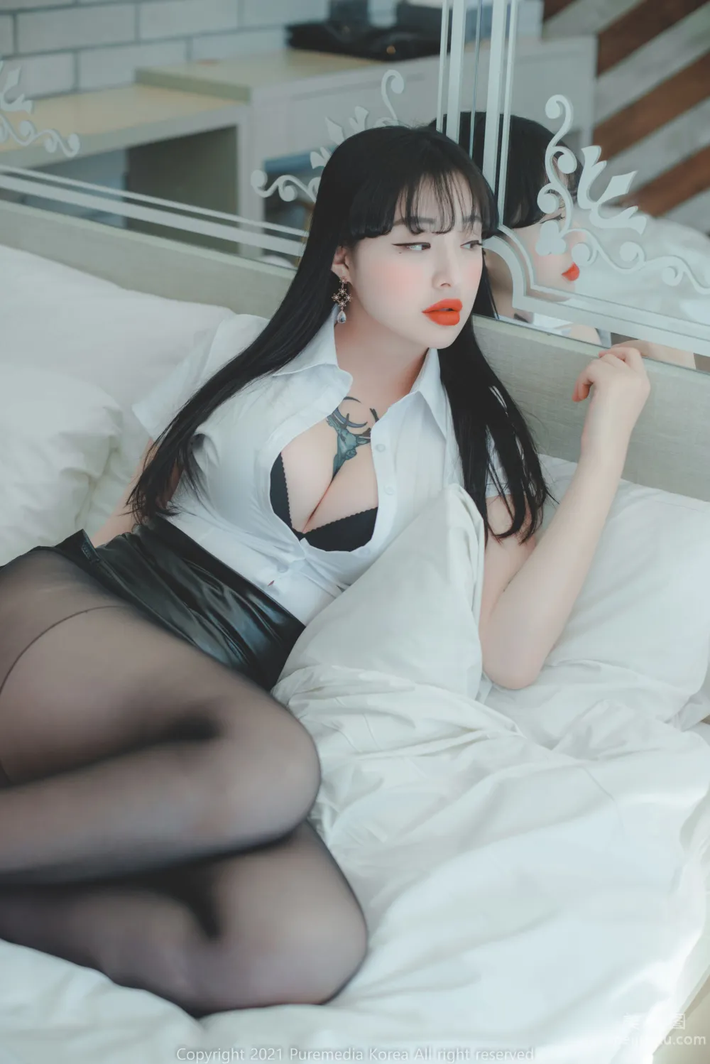 [PURE MEDIA] Vol.081 - Seolhwa - Black Stockings and Curves Temptation photo 1