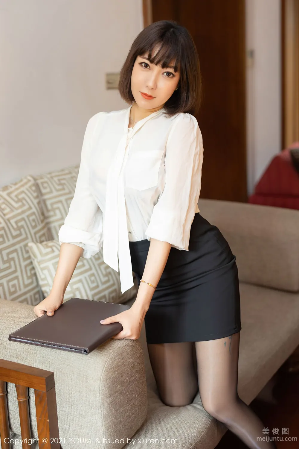 [尤蜜荟YouMi] Vol.662 果兒Victoria - 一次重要的合同簽訂主題系列 9
