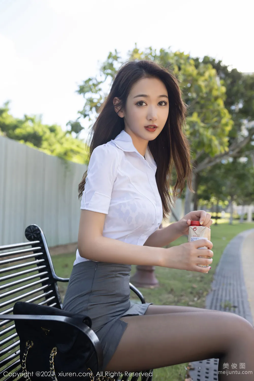 [XiuRen] No.3639 Tang Anqi - The Wonderful Story of Suddenly Raining and Specially Inviting to Take Shelter photo 9