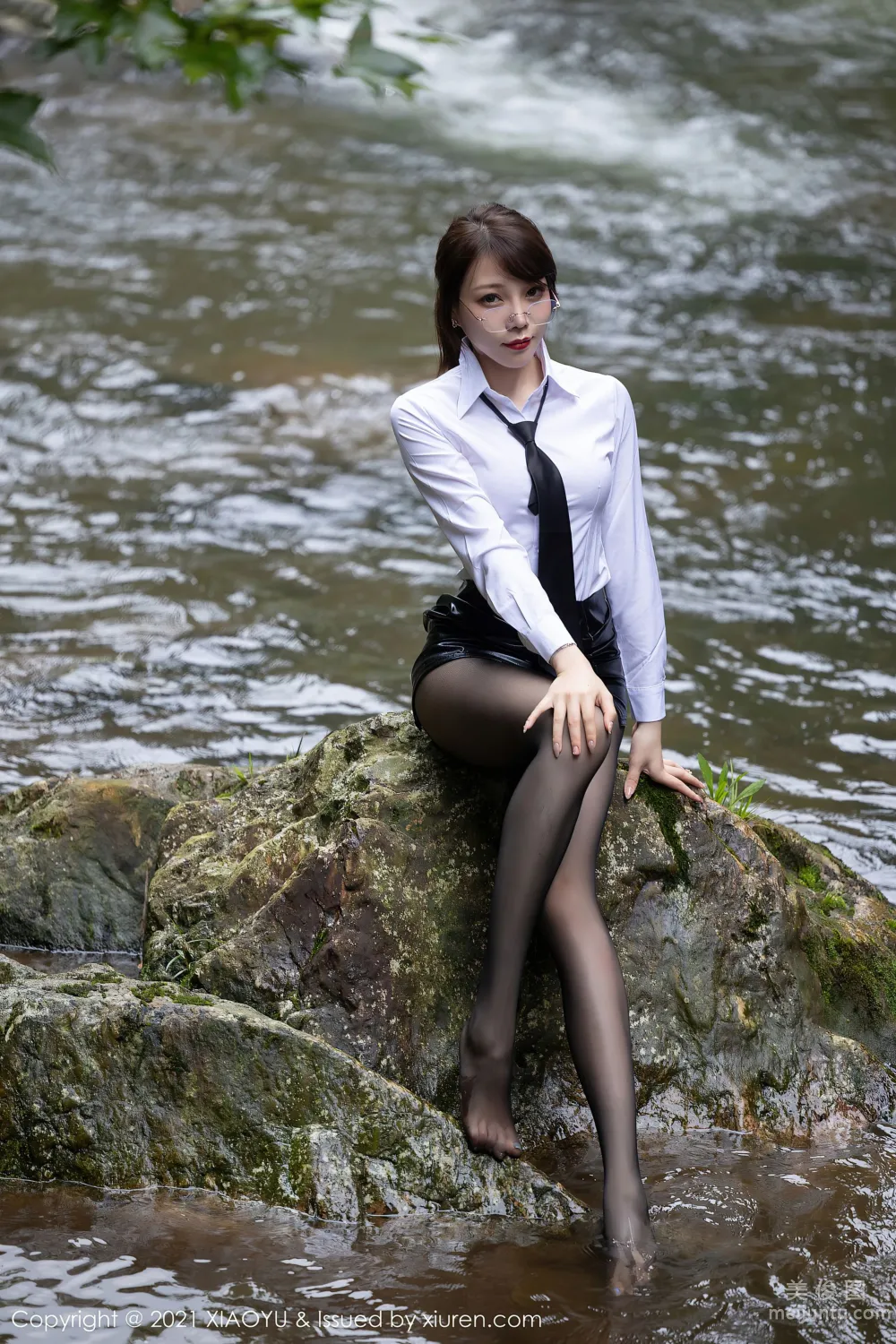[XIAOYU] Vol.576 Zhizhi Booty, Playing in the Mountain Stream Together~ photo 47