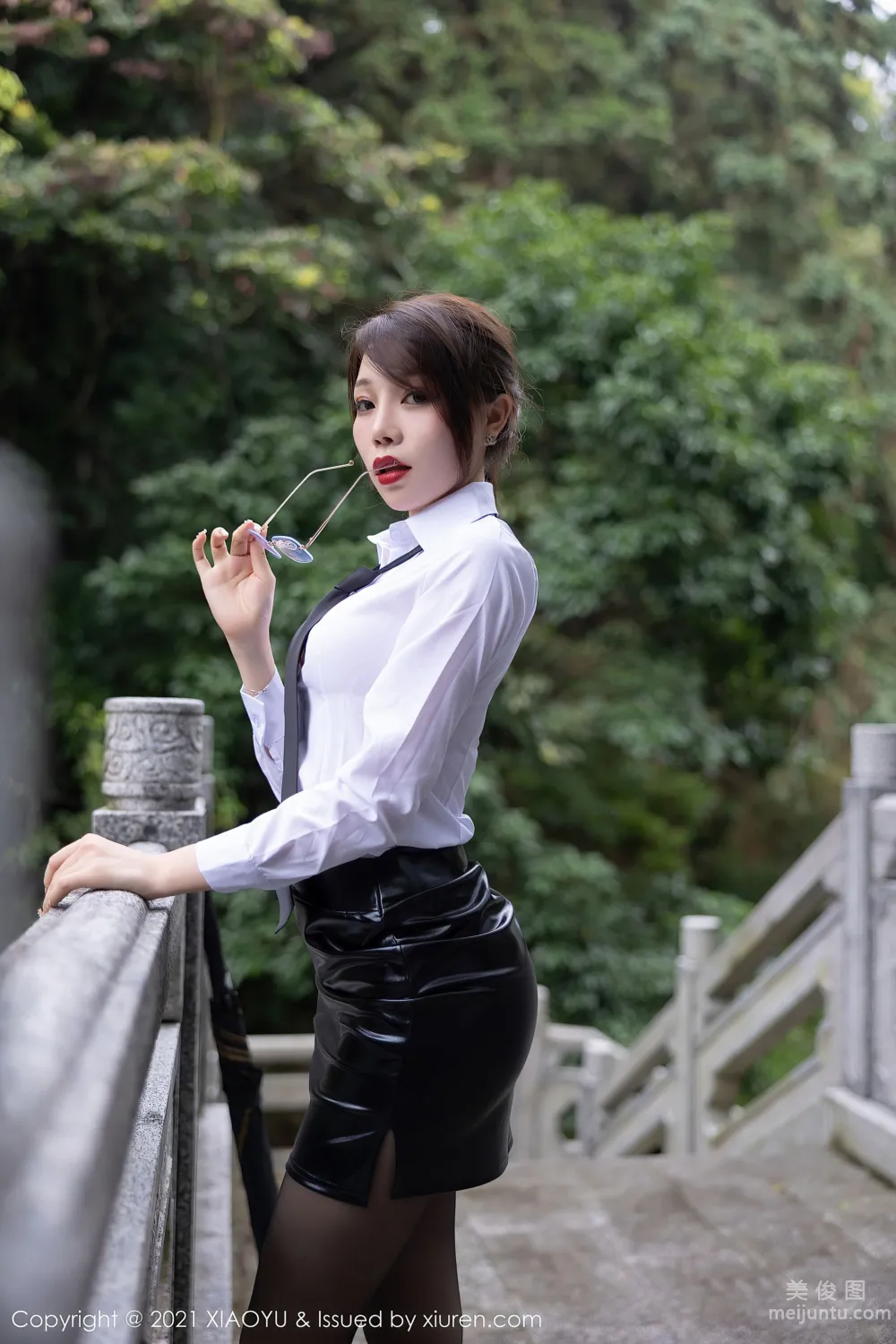 [XIAOYU] Vol.576 Zhizhi Booty, Playing in the Mountain Stream Together~ photo 38