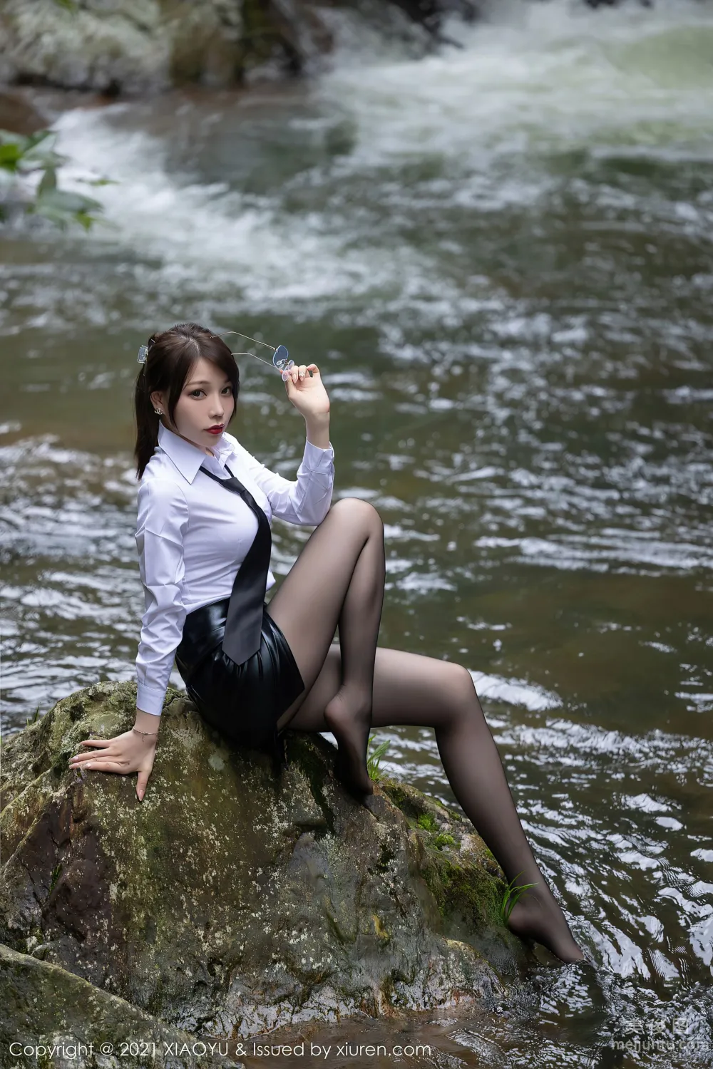[XIAOYU] Vol.576 Zhizhi Booty, Playing in the Mountain Stream Together~ photo 44