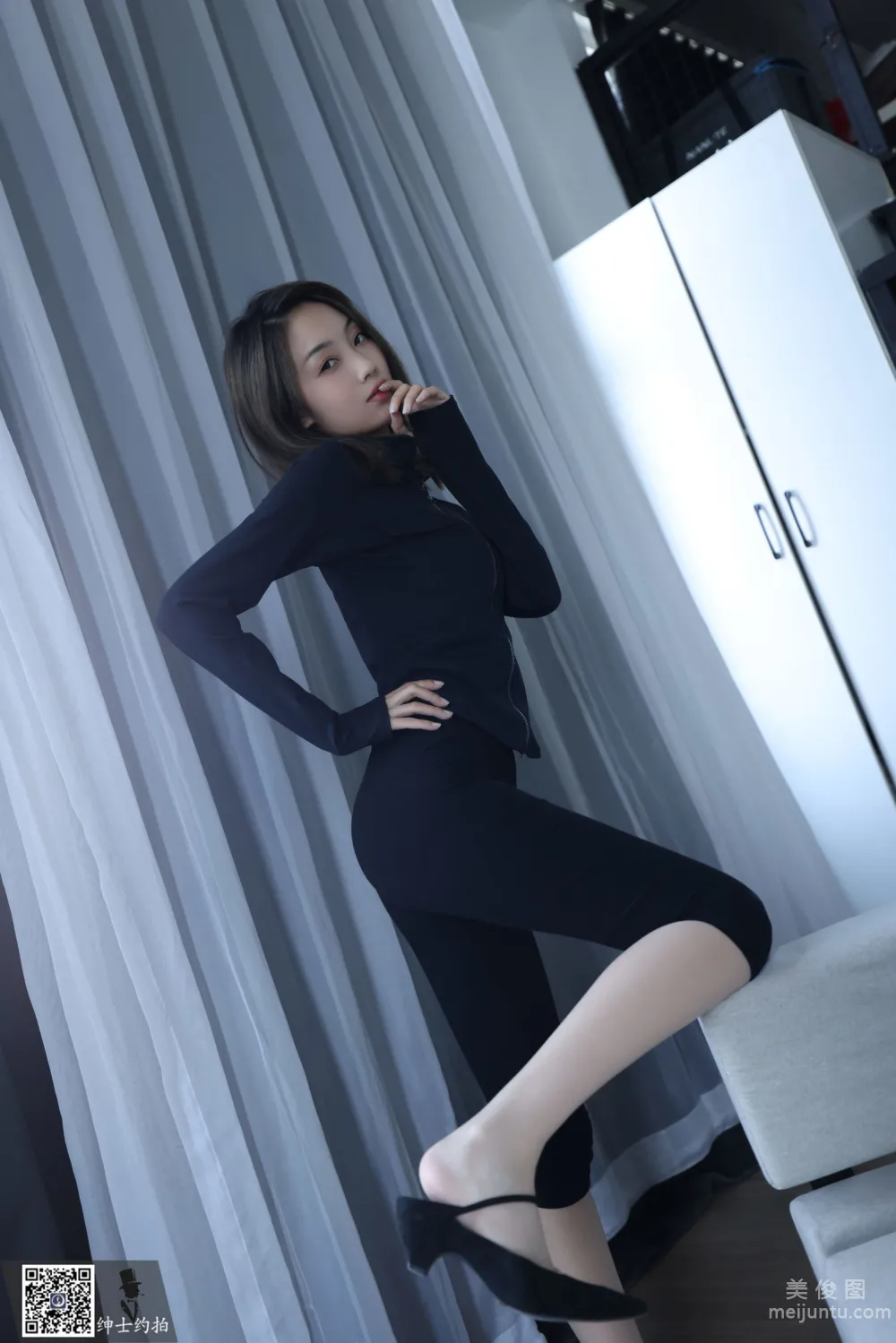 [Gentleman Shoots] SS015 Lin Lin Long Legs and Beautiful Feet Photos photo 34