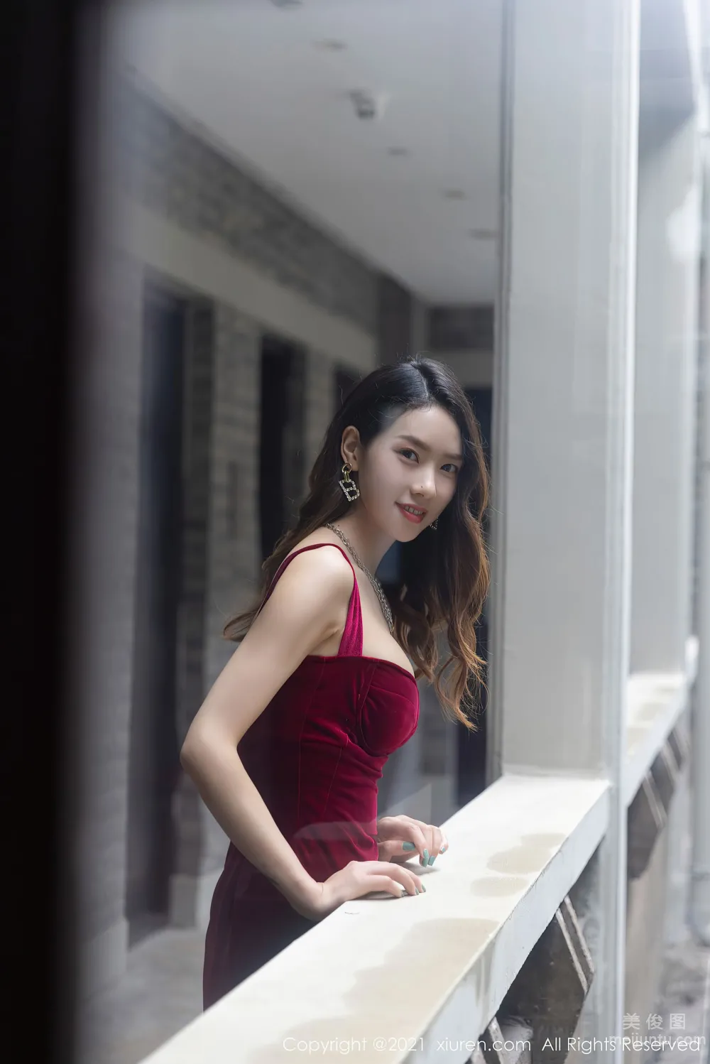 [秀人XIUREN] No.3616 方子萱 - 姓感紅裙與極緻絲襪 11