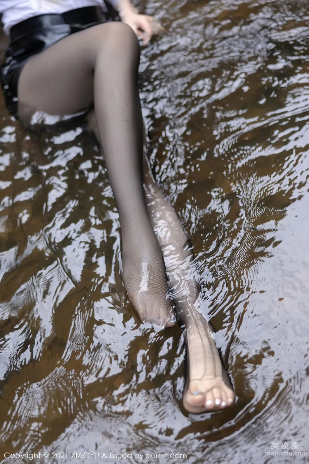 [XIAOYU] Vol.576 Zhizhi Booty, Playing in the Mountain Stream Together~ photo 76