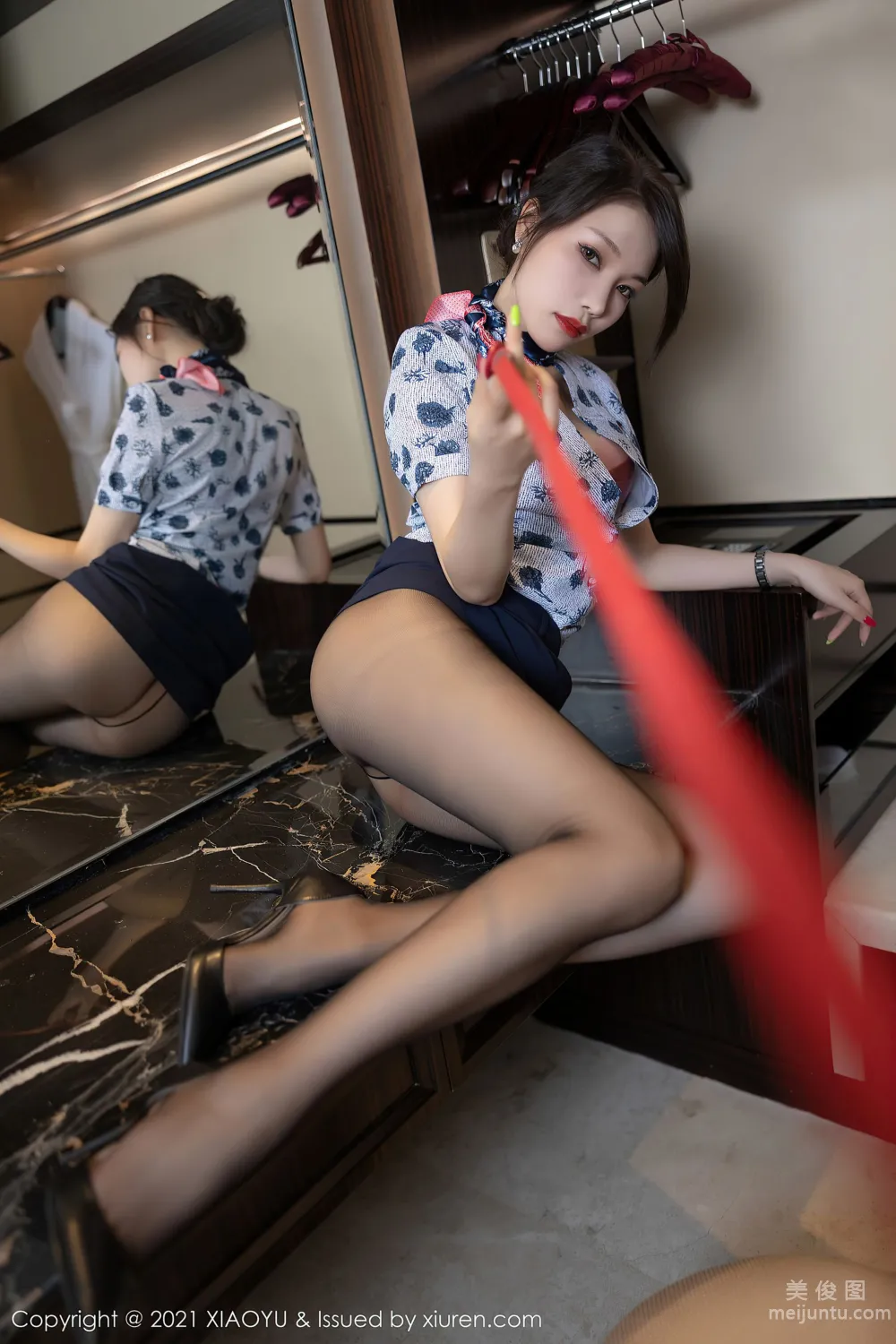 [XIAOYU] Vol.561 Zhizhi Booty, Semi-Sheer Black Slip Dress and Exquisite Hazy Stockings photo 39