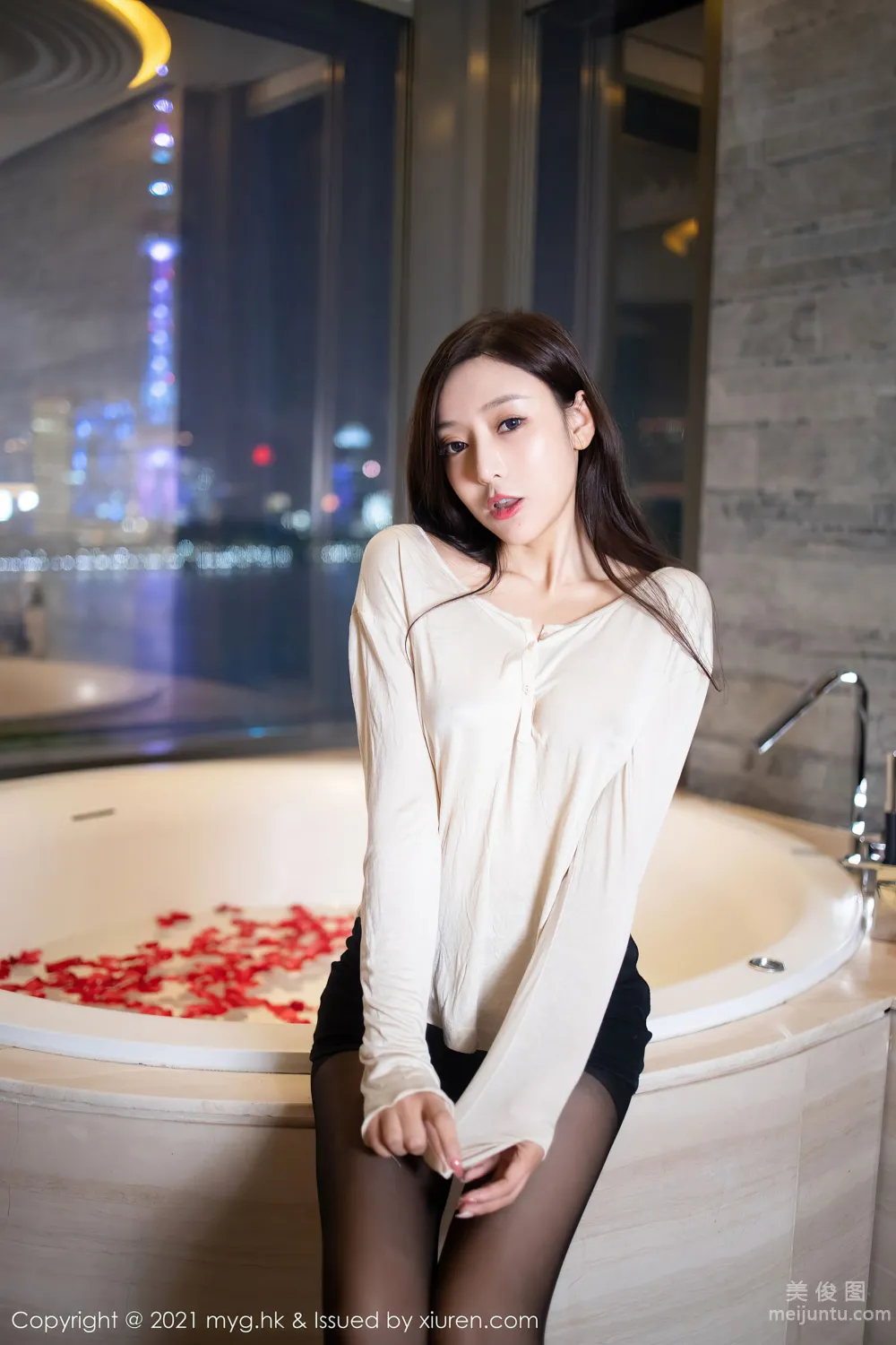 [美媛馆MyGirl] Vol.555 王馨瑶yanni - 淋漓动人的浴室花瓣浴系列6