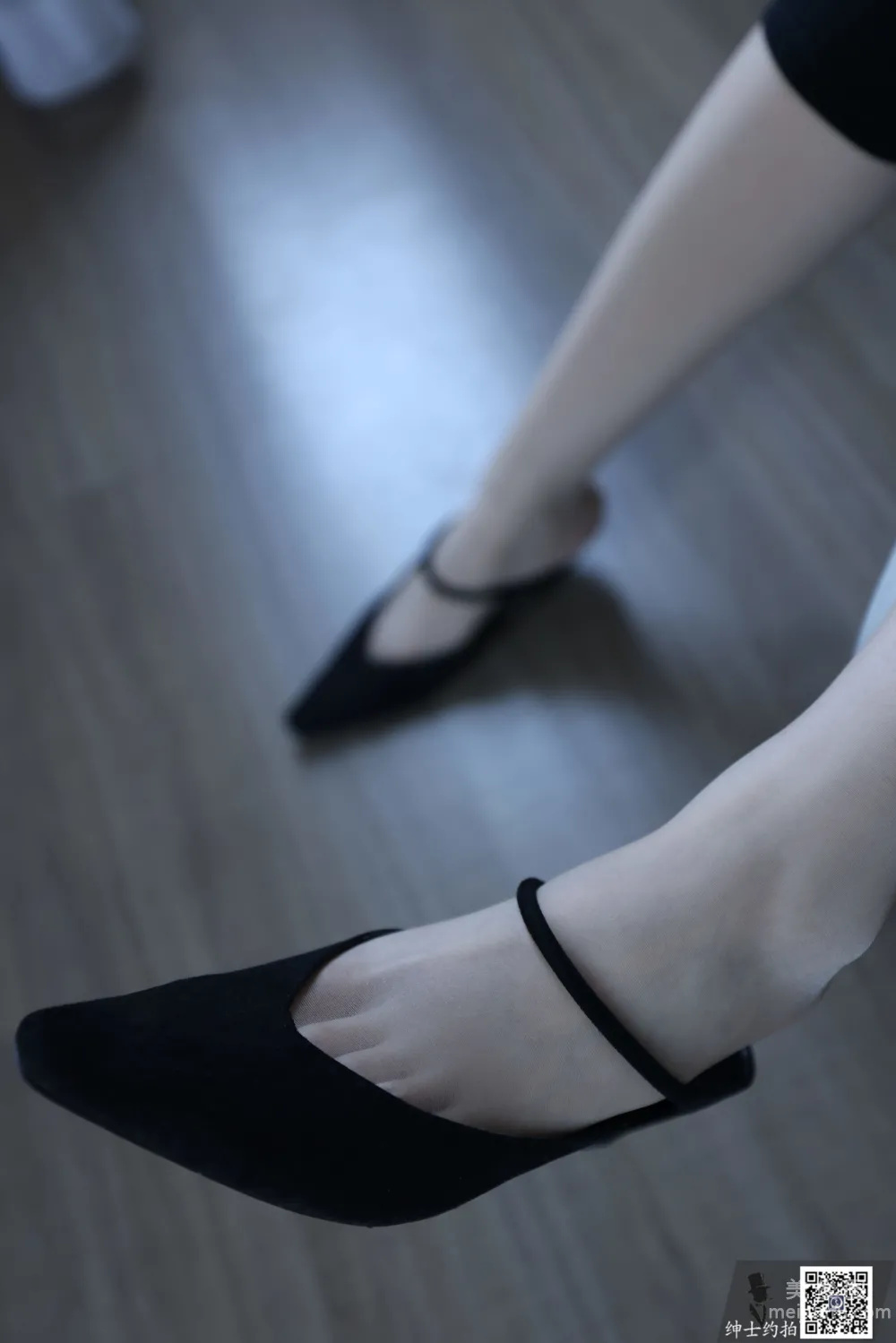 [Gentleman Shoots] SS015 Lin Lin Long Legs and Beautiful Feet Photos photo 13