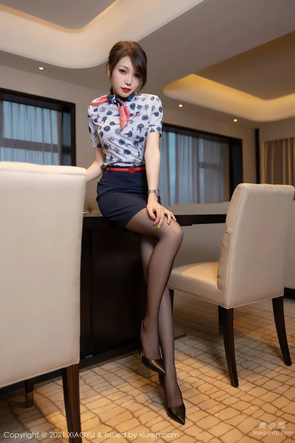 [XIAOYU] Vol.561 Zhizhi Booty, Semi-Sheer Black Slip Dress and Exquisite Hazy Stockings photo 19