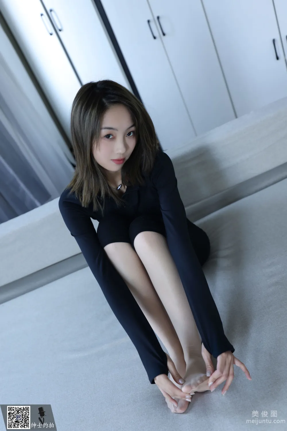 [Gentleman Shoots] SS015 Lin Lin Long Legs and Beautiful Feet Photos photo 27