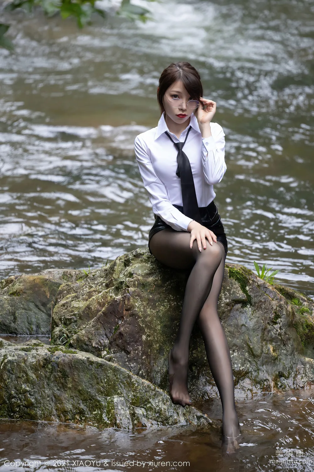 [XIAOYU] Vol.576 Zhizhi Booty, Playing in the Mountain Stream Together~ photo 48