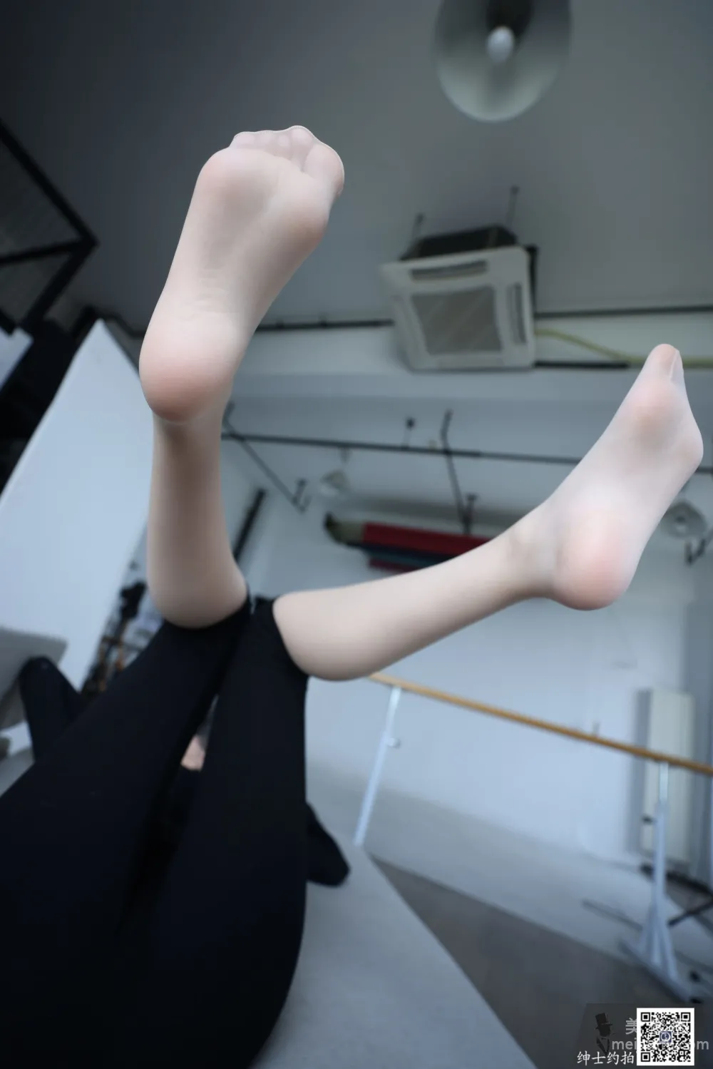 [Gentleman Shoots] SS015 Lin Lin Long Legs and Beautiful Feet Photos photo 48