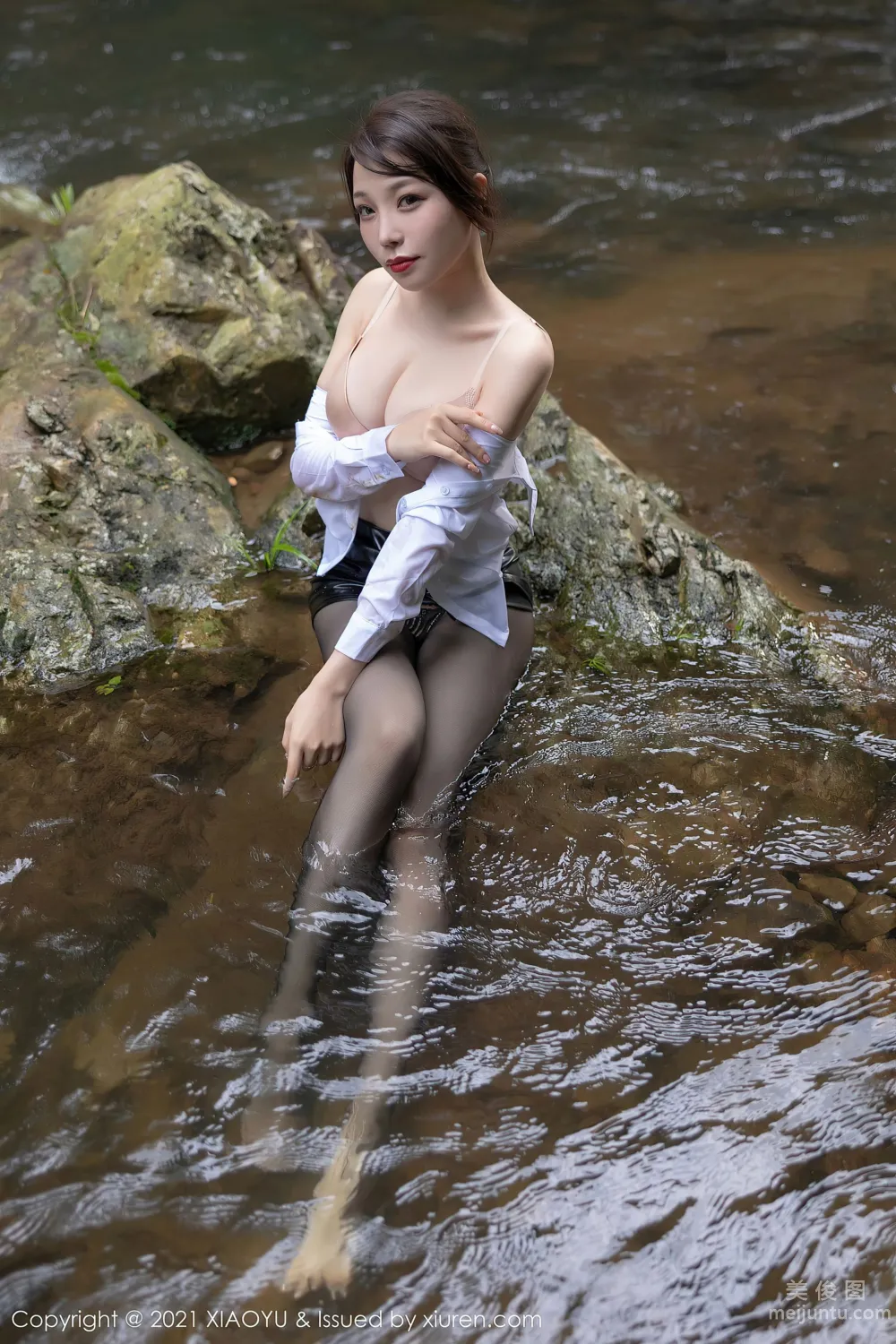 [XIAOYU] Vol.576 Zhizhi Booty, Playing in the Mountain Stream Together~ photo 80