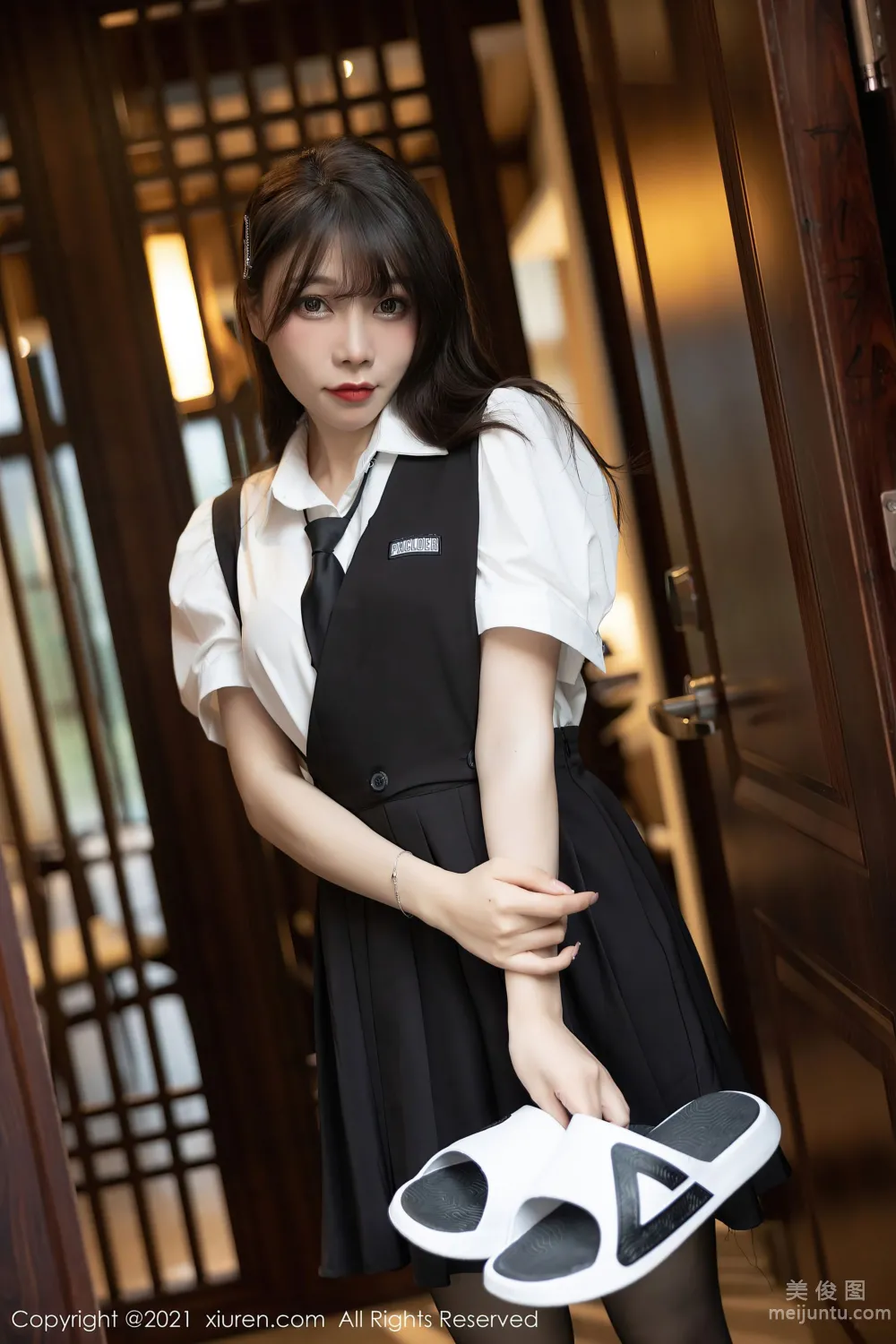 [XiuRen] No.3643 Zhizhi Booty, Maid Theme Series photo 3
