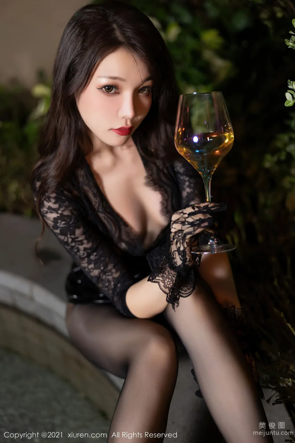 [XiuRen] No.3675 Zhizhi Booty, Extremely Charming and Varied Alluring Outfits photo 21
