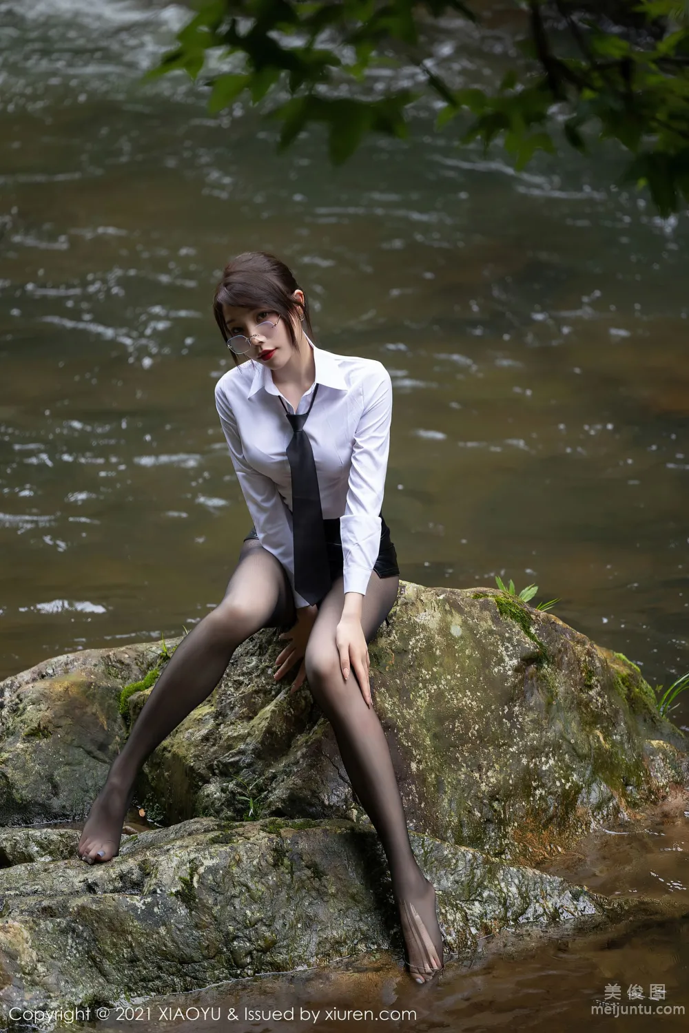 [XIAOYU] Vol.576 Zhizhi Booty, Playing in the Mountain Stream Together~ photo 53