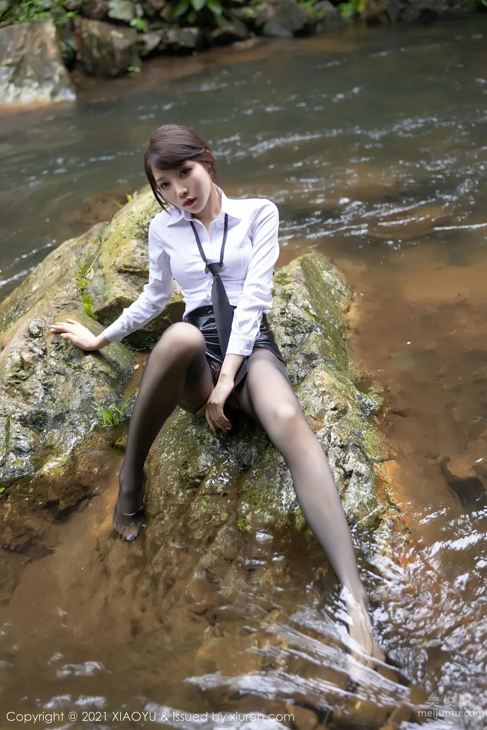 [XIAOYU] Vol.576 Zhizhi Booty, Playing in the Mountain Stream Together~ photo 57