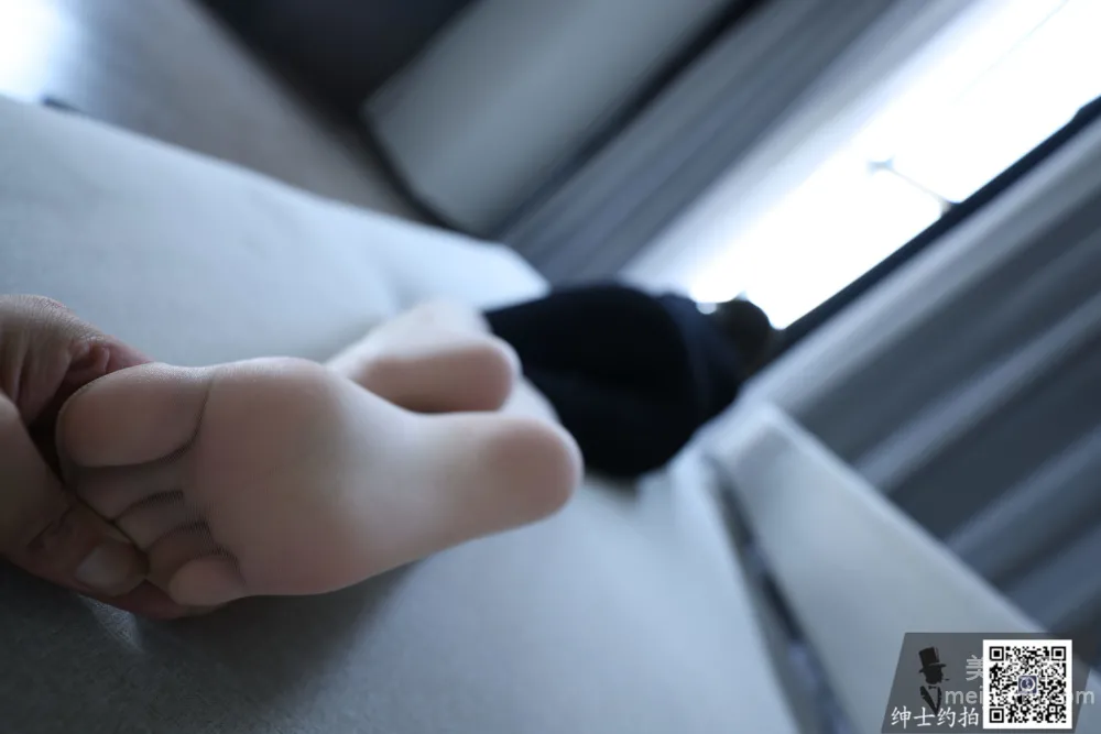 [Gentleman Shoots] SS015 Lin Lin Long Legs and Beautiful Feet Photos photo 23