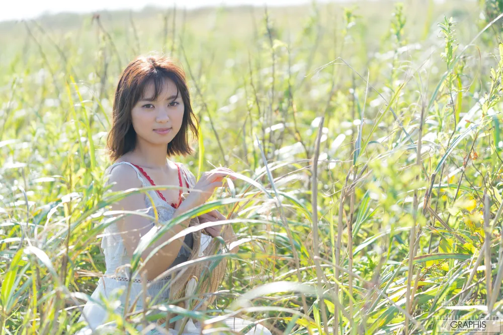 Suzu Monami: Graphis photo 3