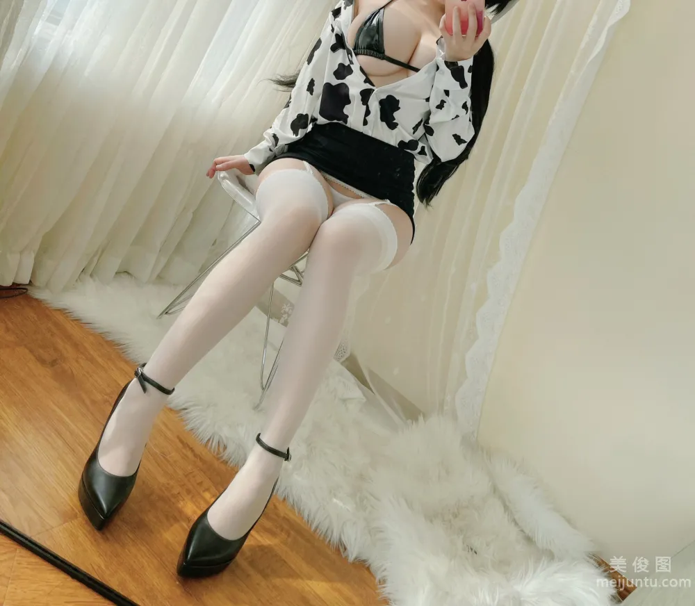[Web Idol COSER Photos] Xiaocang Qiandai w - Cow Shirt photo 5