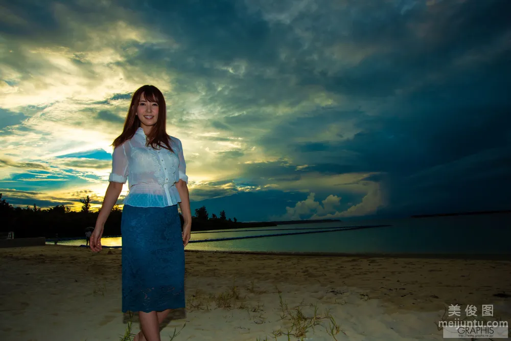 Yui Hatano: Graphis photo 6