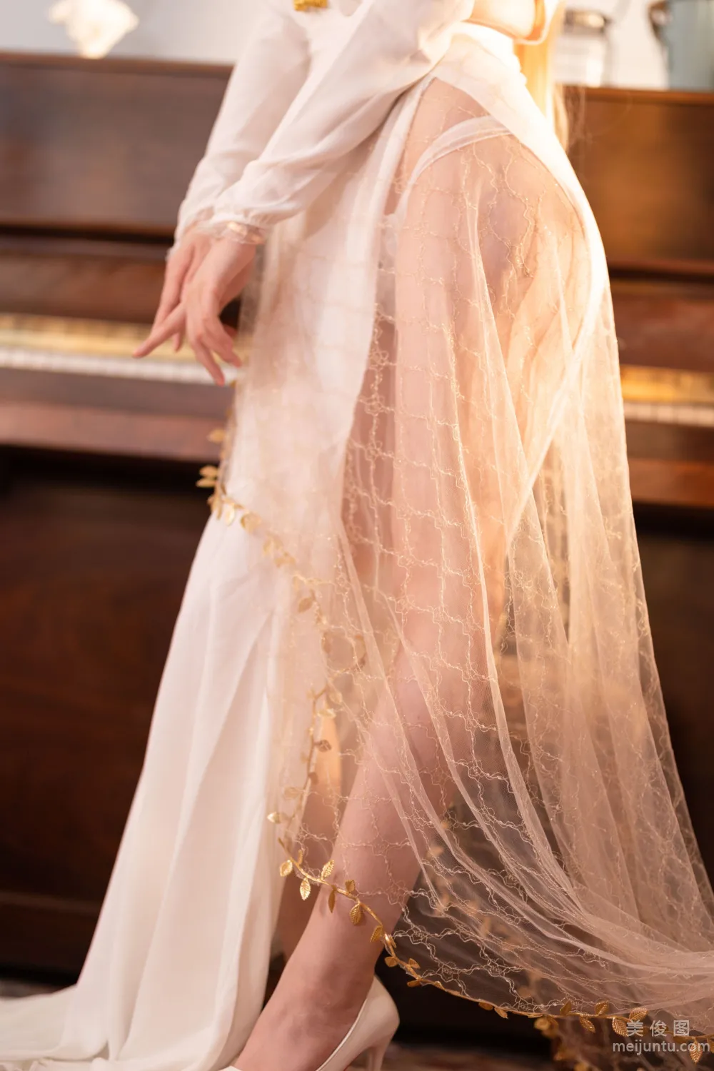 Qian Yu: Web Idols photo 2