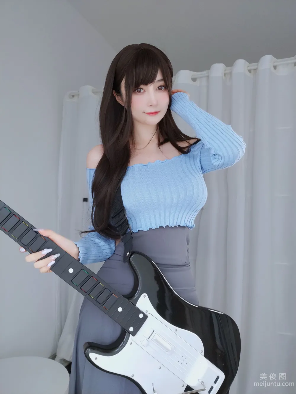 [Web Idols COSER Photos] Baiyin - Guitar Sister photo 1