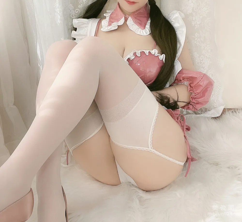 [Internet Celebrity COSER Photo] Xiaocang Qiandai w, Pink Patent Leather Maid photo 16
