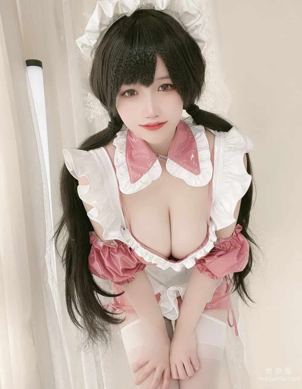 [Internet Celebrity COSER Photo] Xiaocang Qiandai w, Pink Patent Leather Maid photo 13