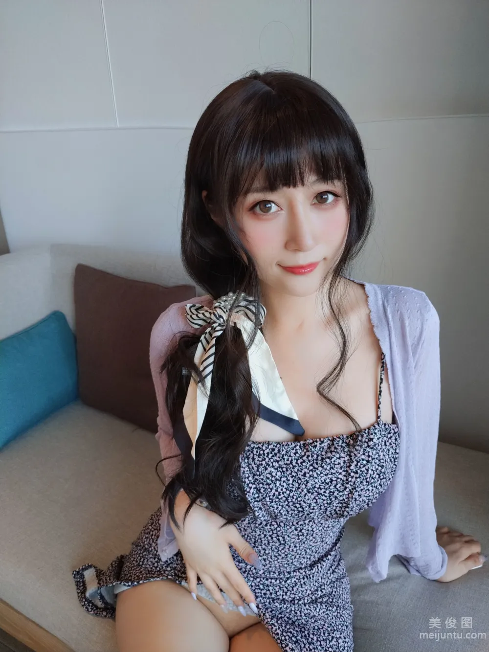 [网红COSER写真] Coser小姐姐白银 - 居家碎花裙2