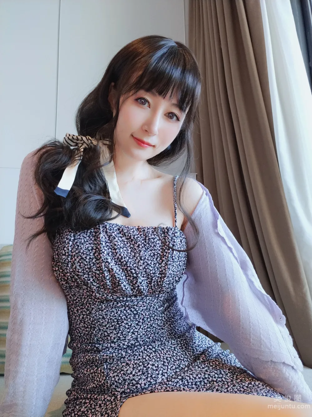 [网红COSER写真] Coser小姐姐白银 - 居家碎花裙7