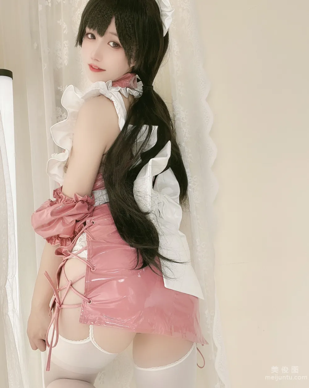[Internet Celebrity COSER Photo] Xiaocang Qiandai w, Pink Patent Leather Maid photo 23