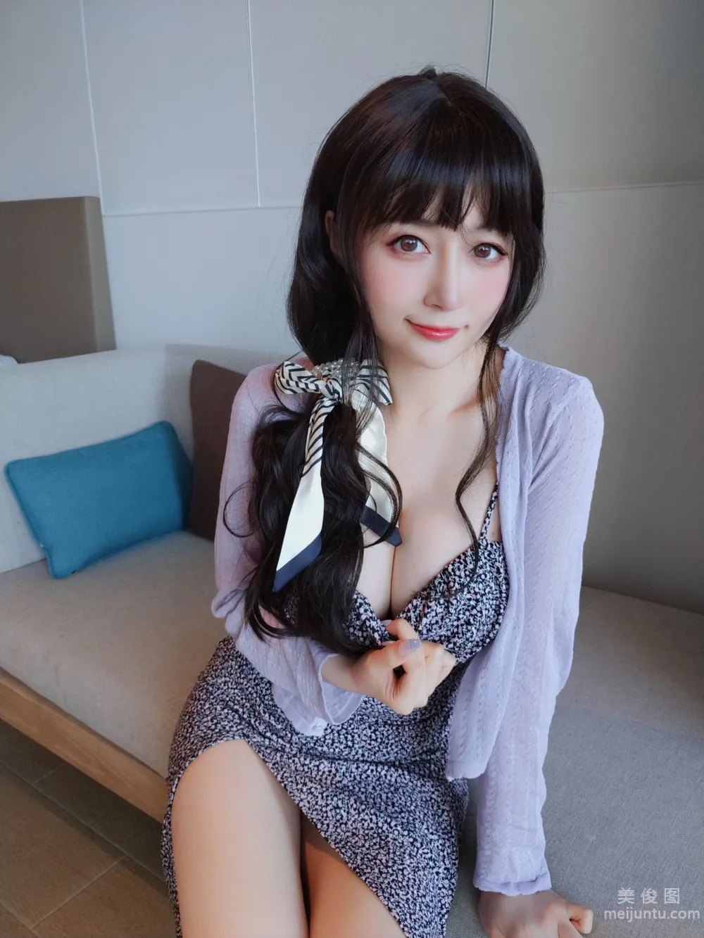 [网红COSER写真] Coser小姐姐白银 - 居家碎花裙9