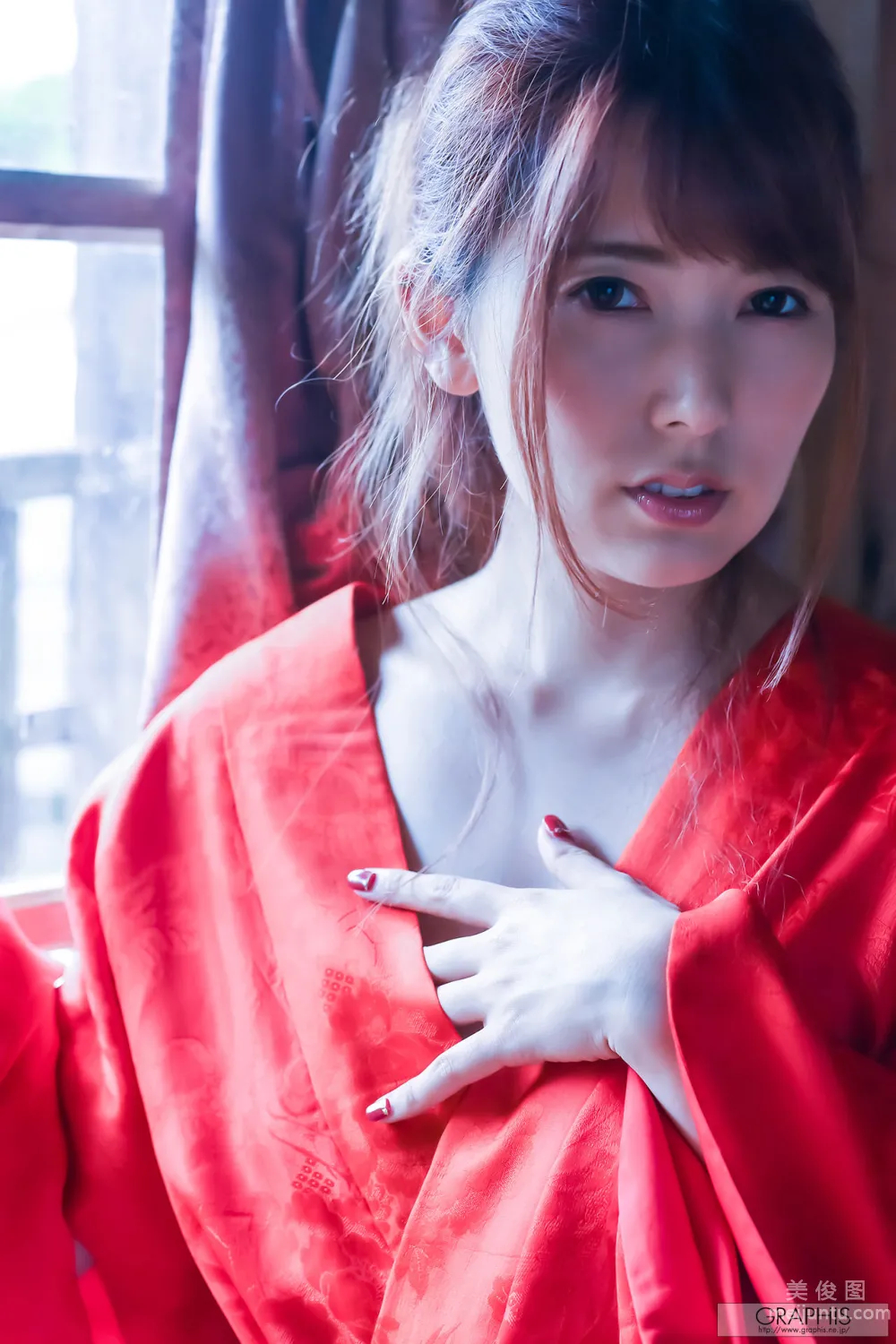 Yui Hatano: Graphis photo 4
