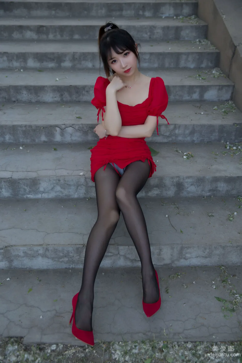 [Internet Celebrity COSER Photo] Douyu Streamer Xiaonv Wulu Na - Outdoor Little Red Dress Set photo 54
