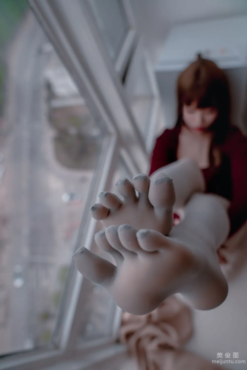 [Web Idol COSER Photos] Xuanxiao Xuejie - Gray Five-Toe Socks photo 59